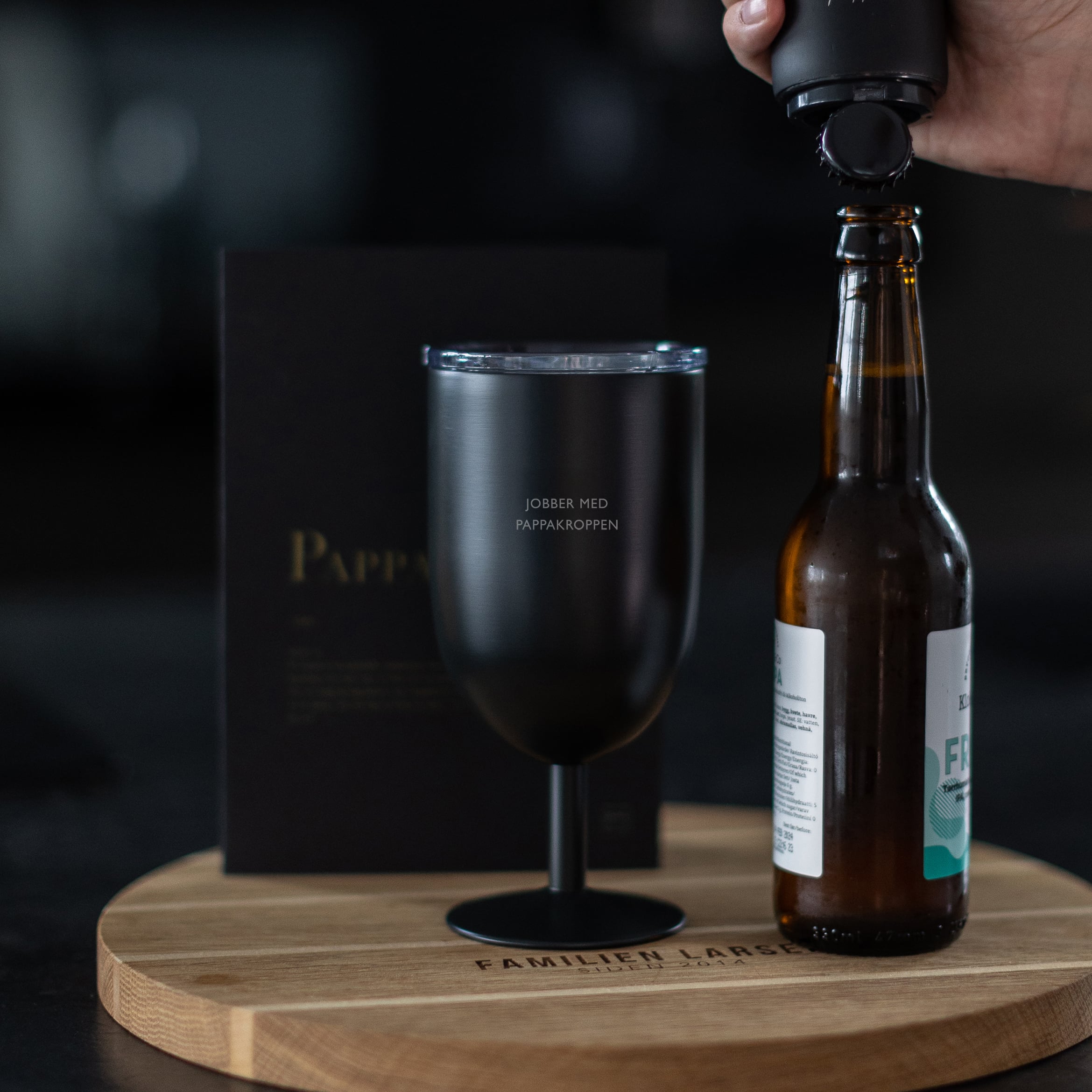 JOBBER MED PAPPAKROPPEN ØLGLASS